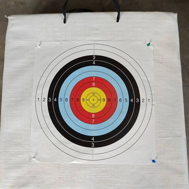A WHITE SQUARE GRASS TARGET 40X40X6